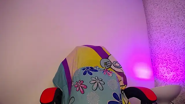 Snapshot of luly_pink chatting on April 28, 2026, 3:11 am luly pink online show from April 28, 2026, 3:11 am