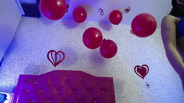 luly pink online show from February 12, 2026, 3:39 am