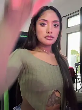 VictoireFeller online show from February 3, 2026, 11:21 pm