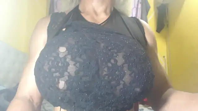 Snapshot of DanielaMuscleTS chatting on March 15, 2025, 10:33 pm DanielaMuscleTS online show from March 15, 2025, 10:33 pm