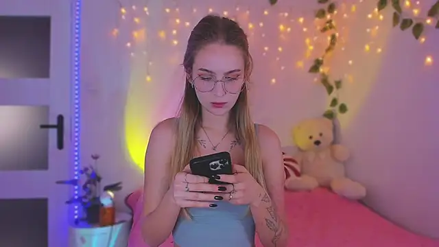 Kamila icee online show from February 9, 2025, 7:30 pm