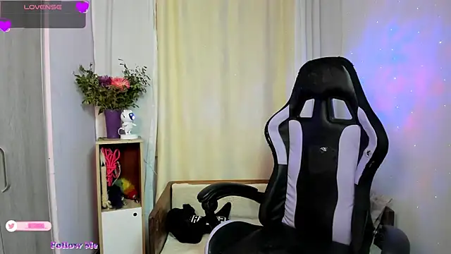 setzuna  online show from September 19, 2025, 4:05 am