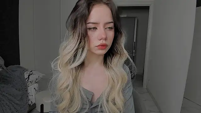 KellyBarton online show from December 8, 2024, 8:04 pm