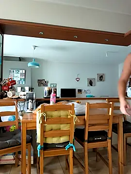 onbifeet online show from September 26, 2025, 5:47 am