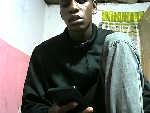 Snapshot of Bigras0011 chatting on November 14, 2025, 2:37 am Bigras0011 online show from November 14, 2025, 2:37 am