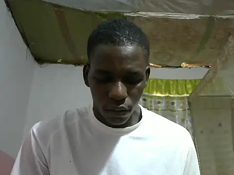 Snapshot of Bigras0011 chatting on September 20, 2025, 4:17 am Bigras0011 online show from September 20, 2025, 4:17 am