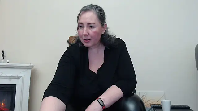 Snapshot of MilfGina chatting on March 14, 2025, 8:28 pm MilfGina online show from March 14, 2025, 8:28 pm
