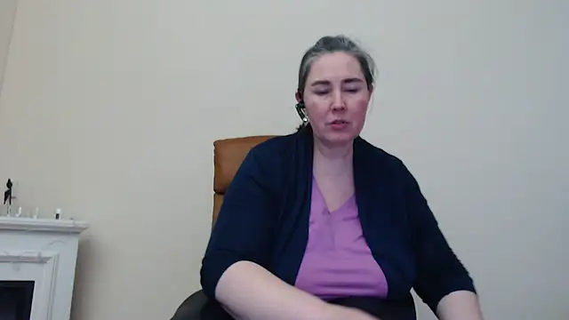 Snapshot of MilfGina chatting on March 18, 2025, 8:37 pm MilfGina online show from March 18, 2025, 8:37 pm