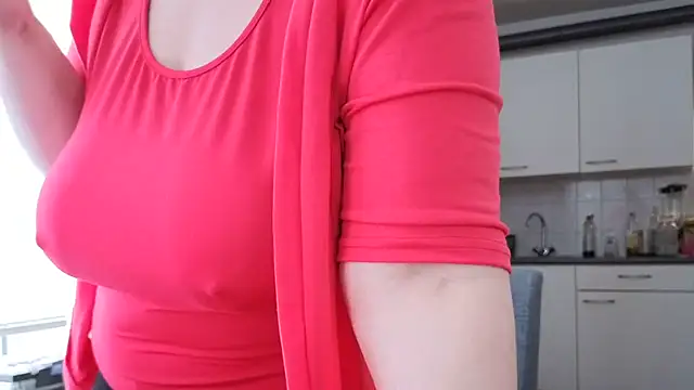 MilfGina online show from February 12, 2026, 9:42 am