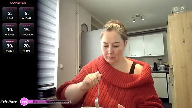 Snapshot of MilfGina chatting on October 6, 2025, 8:04 am MilfGina online show from October 6, 2025, 8:04 am