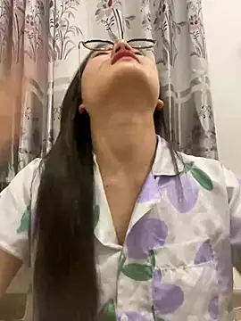 Krixxi22 online show from March 5, 2025, 2:45 pm