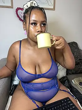 MimiCurves online show from February 12, 2025, 4:33 pm