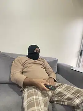 jaytee198610 online show from April 16, 2026, 3:35 pm