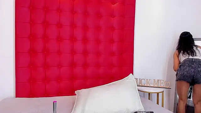 Daliana Beck online show from October 7, 2025, 8:43 pm