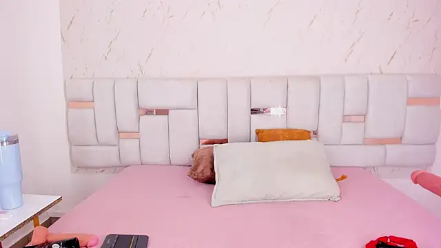 Snapshot of Daliana_Beck chatting on March 1, 2026, 12:16 pm Daliana Beck online show from March 1, 2026, 12:16 pm