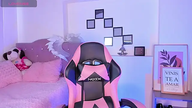 Kenia tompson01 online show from September 26, 2025, 7:21 pm