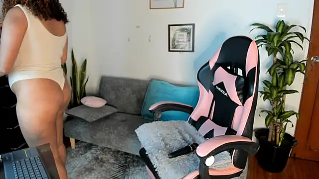 Kenia tompson01 online show from November 29, 2025, 9:20 am