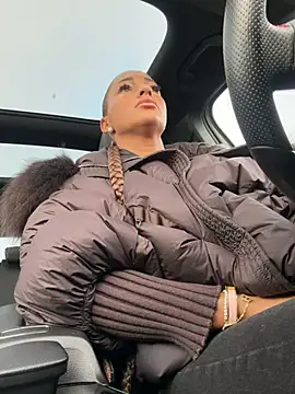 Snapshot of LovingBlondie chatting on February 12, 2026, 6:13 am LovingBlondie online show from February 12, 2026, 6:13 am