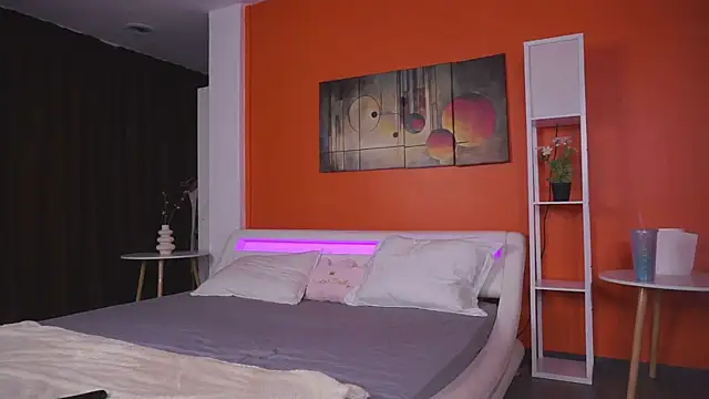 LovingBlondie online show from September 24, 2025, 3:24 am