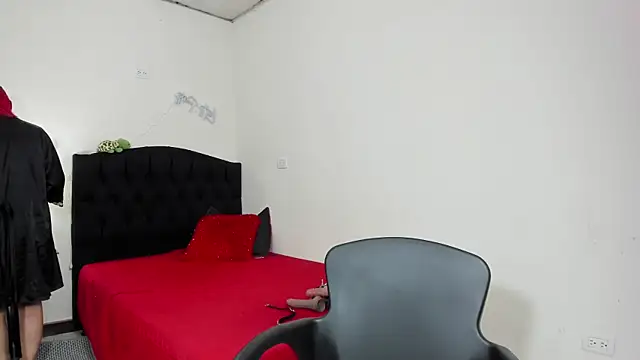 Snapshot of RedQueenMilf chatting on March 14, 2025, 10:05 pm RedQueenMilf online show from March 14, 2025, 10:05 pm