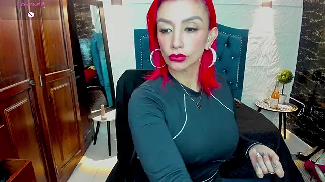 Snapshot of RedQueenMilf chatting on October 17, 2025, 11:17 pm RedQueenMilf online show from October 17, 2025, 11:17 pm