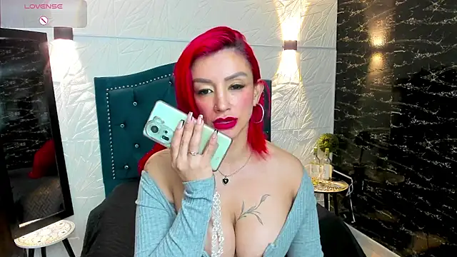 Snapshot of RedQueenMilf chatting on September 22, 2025, 9:43 pm RedQueenMilf online show from September 22, 2025, 9:43 pm