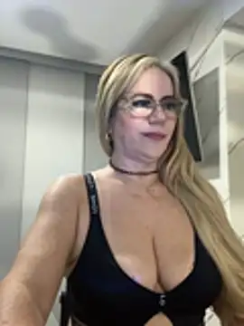 LARIANA RIVERA23 online show from January 18, 2026, 7:56 am