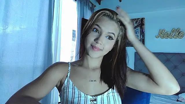 LunaF04 online show from February 23, 2025, 10:20 pm