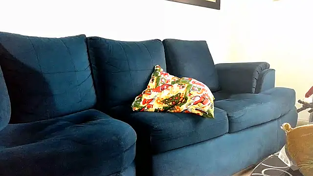 LunaF04 online show from December 28, 2024, 8:47 pm