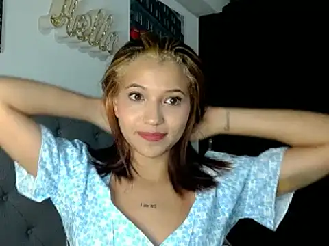 LunaF04 online show from January 29, 2025, 4:05 am