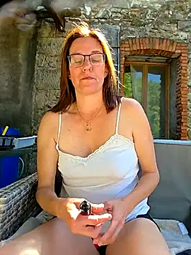 SpiceLea online show from April 16, 2026, 12:39 pm