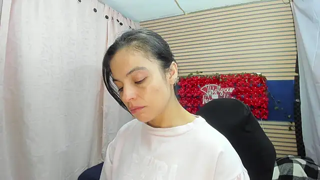 Snapshot of rosse_2504 chatting on May 8, 2026, 1:04 pm rosse 2504 online show from May 8, 2026, 1:04 pm