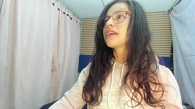 Snapshot of rosse_2504 chatting on May 1, 2026, 12:10 pm rosse 2504 online show from May 1, 2026, 12:10 pm