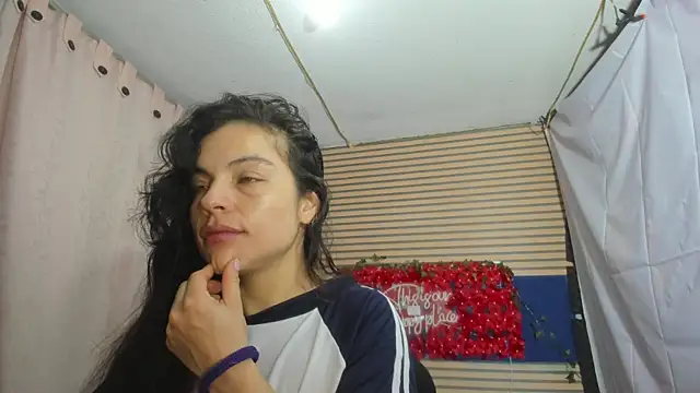 Snapshot of rosse_2504 chatting on May 17, 2026, 10:15 am rosse 2504 online show from May 17, 2026, 10:15 am