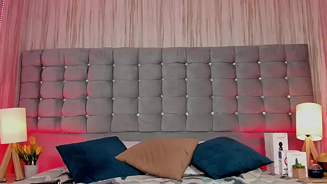 Poacahontasfg online show from September 19, 2025, 4:05 am