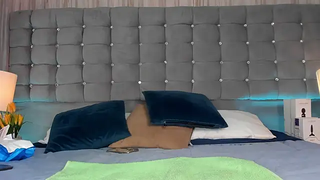 Poacahontasfg online show from November 5, 2025, 4:04 am