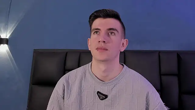 MikaelSlow online show from November 9, 2025, 3:54 am