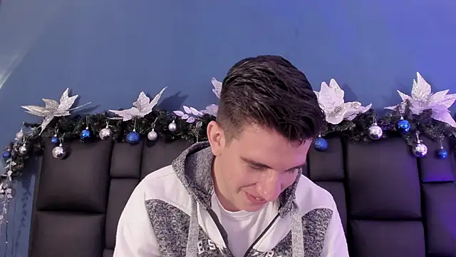 MikaelSlow online show from November 27, 2025, 4:13 am