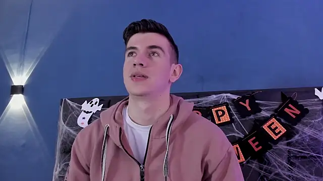 MikaelSlow online show from October 25, 2025, 4:22 am