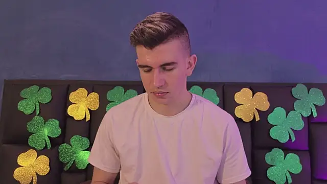 MikaelSlow online show from March 13, 2026, 4:06 am