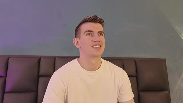 MikaelSlow online show from March 1, 2026, 4:12 am