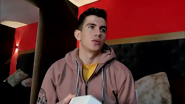 MikaelSlow online show from November 3, 2025, 8:23 pm