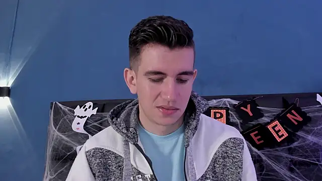 MikaelSlow online show from October 23, 2025, 4:11 am