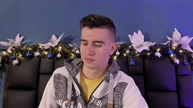 MikaelSlow online show from November 30, 2025, 5:30 am