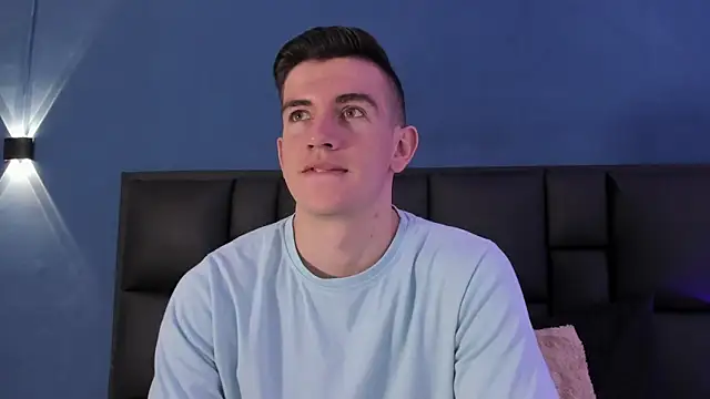 MikaelSlow online show from September 18, 2025, 4:04 am