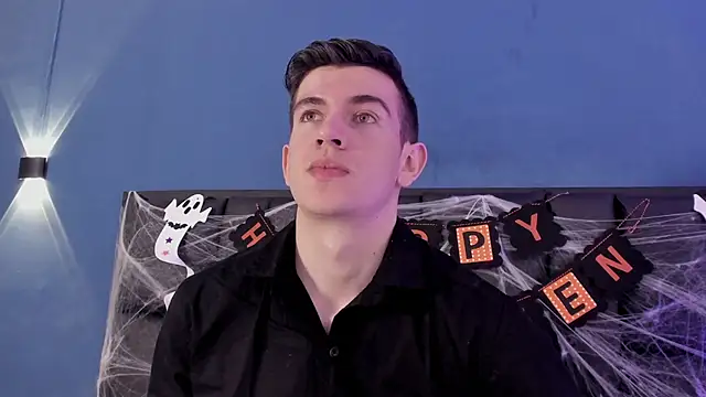 MikaelSlow online show from November 1, 2025, 4:19 am