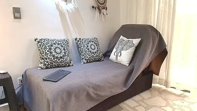 MarilynDavies online show from February 20, 2025, 5:09 pm