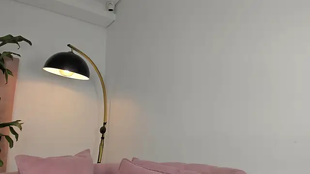 im alejandra  online show from December 16, 2025, 4:50 am