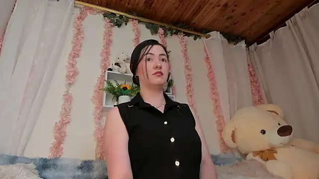 Idara and Edahi01 online show from February 5, 2026, 8:15 pm