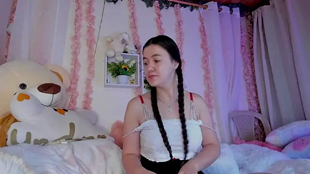 Idara and Edahi01 online show from September 18, 2025, 9:01 am